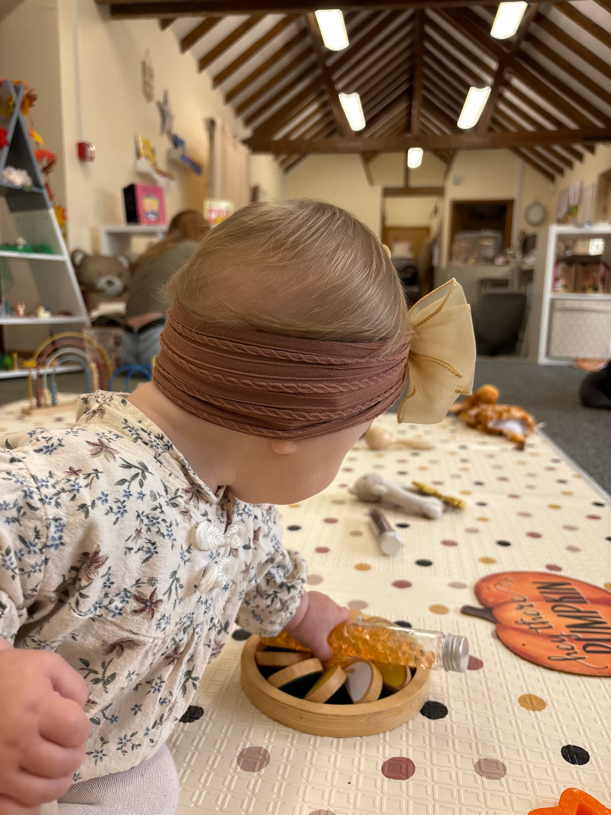 Organza Beau’s bow headband, in chocolate