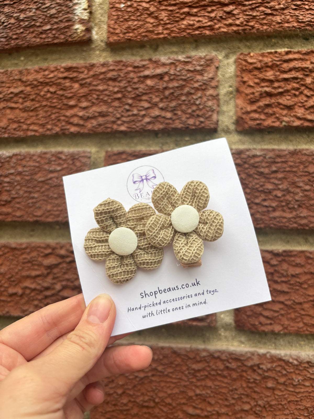Daisy hair clips in mocha