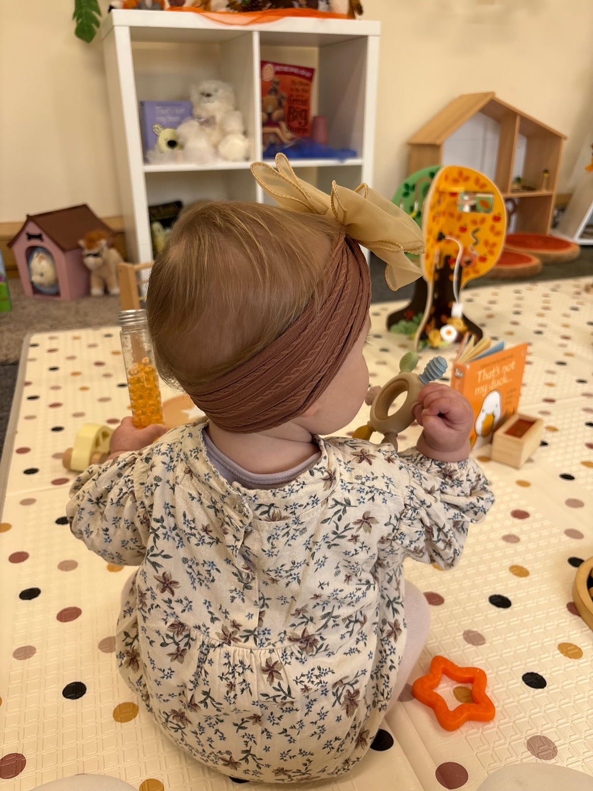 Organza Beau’s bow headband, in chocolate