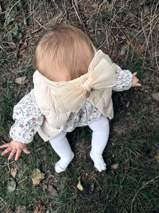 Organza Beau’s bow headband in ivory.